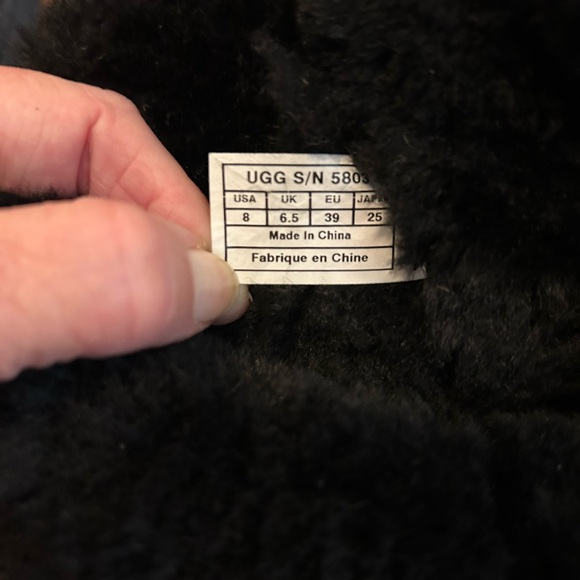 Size 8, black Bailey Button Ugg Boots - Picture 3 of 7